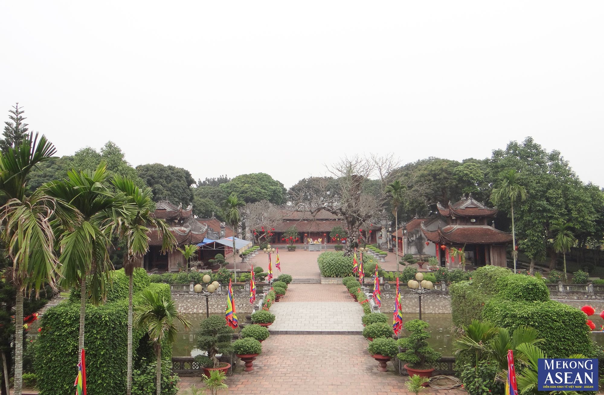 Cuối thế kỷ 18, Văn miếu được di chuyển về xã Mao Điền sát nhập cùng với trường học, trường thi trở thành nơi đào tạo hàng nghìn cử nhân, tiến sĩ nho học đứng hàng đầu cả nước.