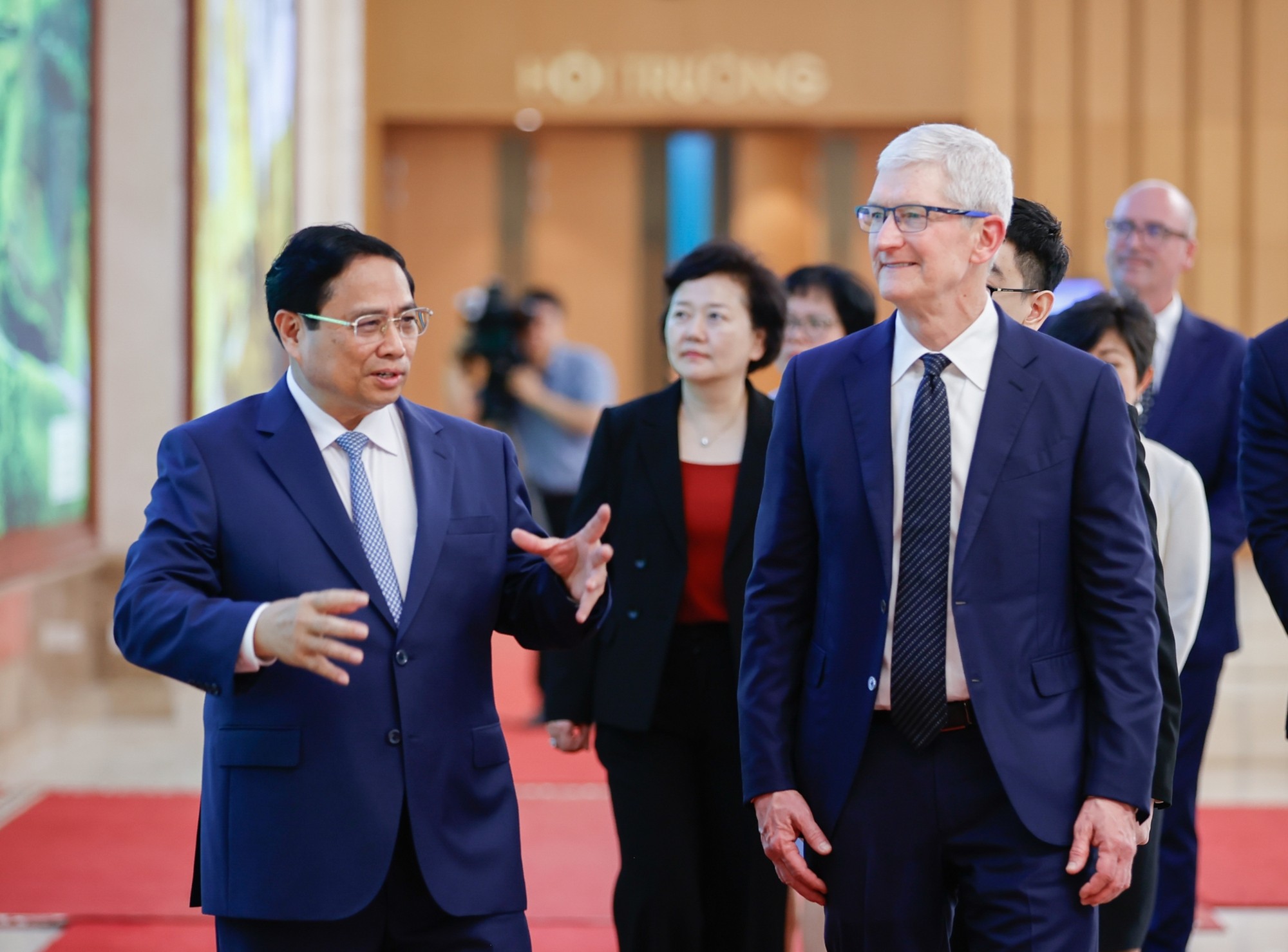 Thủ tướng Chính phủ Phạm Minh Chính tiếp CEO Tim Cook của tập đoàn Apple. Ảnh: VGP.