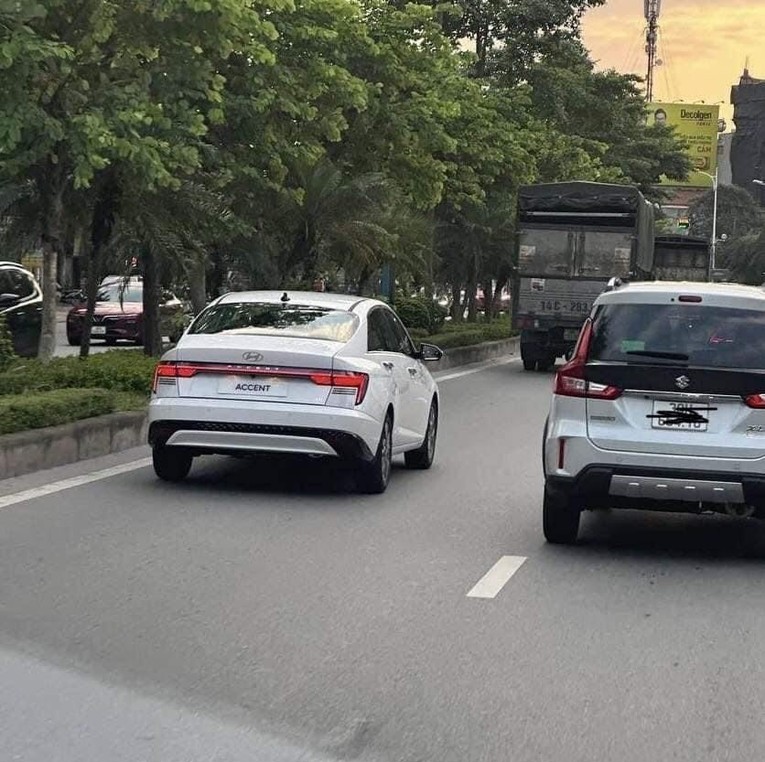 Hyundai Accent xuất hiện trên đường phố Hà Nội. Ảnh: Oto+.