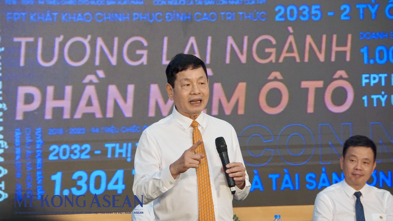 Ông Trương Gia Bình chia sẻ tại ĐHĐCĐ thường niên năm 2024 của FPT.
