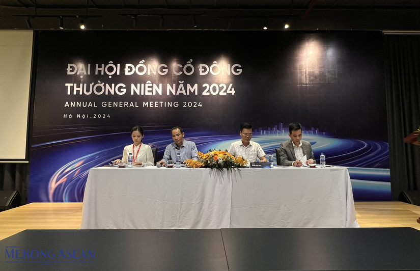 Chủ tịch HĐQT Nguyễn Văn Ly (thứ 2 từ phải sang) chủ trì đại hội. Ảnh: Minh Phong - MekongASEAN