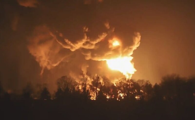 Đường ống khí đốt nổ tung ở Kharkov. Ảnh: AP
