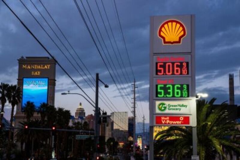 Giá xăng dầu thế giới liên tục tăng cao do căng thẳng Nga - Ukraine chưa hạ nhiệt. Nguồn: The Business Times.