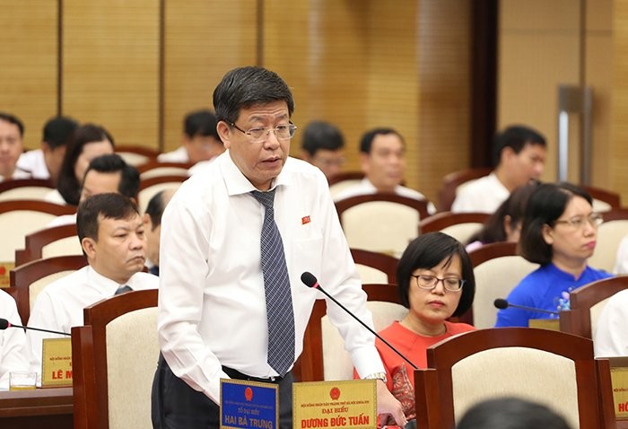 Phó Chủ tịch UBND TP Hà Nội Dương Đức Tuấn trả lời chất vấn. Nguồn: Hanoi.gov.vn.