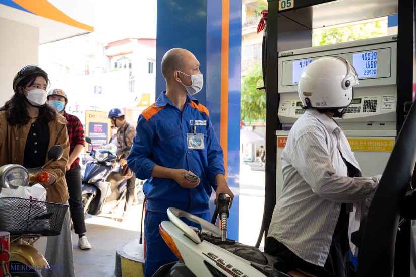 Hà Nội sẽ truy trách nhiệm các doanh nghiệp đầu mối nếu để thiếu xăng, dầu. Ảnh: Quách Sơn.
