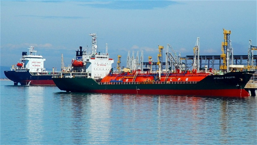 Tàu nhận hàng LPG tại cảng xuất bằng đường biển Nhà máy Lọc dầu Dung Quất. Nguồn: BSR. 