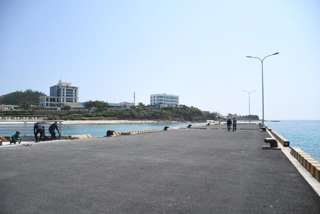 Quảng Ngãi chi 250 tỷ đồng xây dựng đê chắn sóng tại cảng Bến Đình