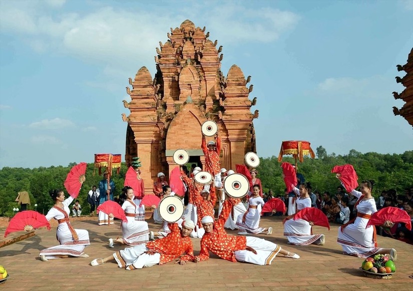 Bình Thuận: Đưa lễ hội Katê trở thành sản phẩm du lịch đặc sắc, hấp dẫn ​