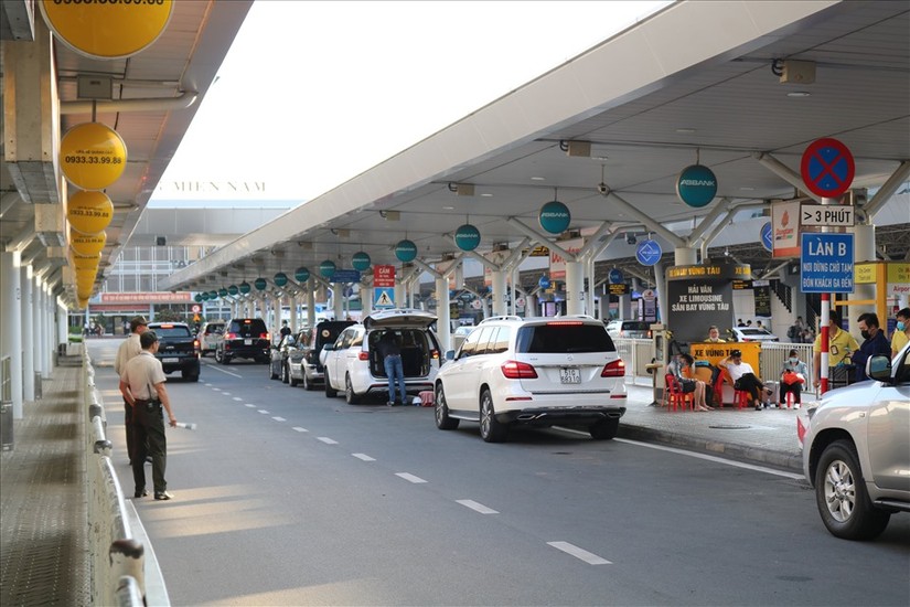 Mở thêm làn xe D1 dành cho ôtô đón khách tại sân bay Tân Sơn Nhất