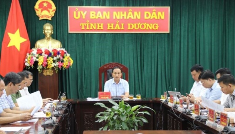 Phó Chủ tịch Thường trực UBND tỉnh Lưu Văn Bản chủ trì phiên họp UBND tỉnh thường kỳ tháng 5 (lần 6). Ảnh: Haiduong.gov.