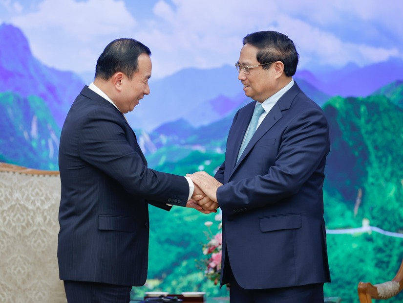 Thủ tướng Phạm Minh Chính và Bộ trưởng Thanh tra Vương quốc Campuchia Huot Hak. Ảnh: VGP.