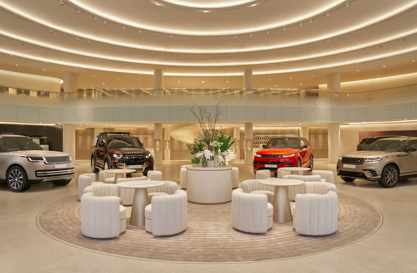 Jaguar Land Rover Việt Nam hiện thực hoá chiến lược “Modern Luxury” tại Hà Nội