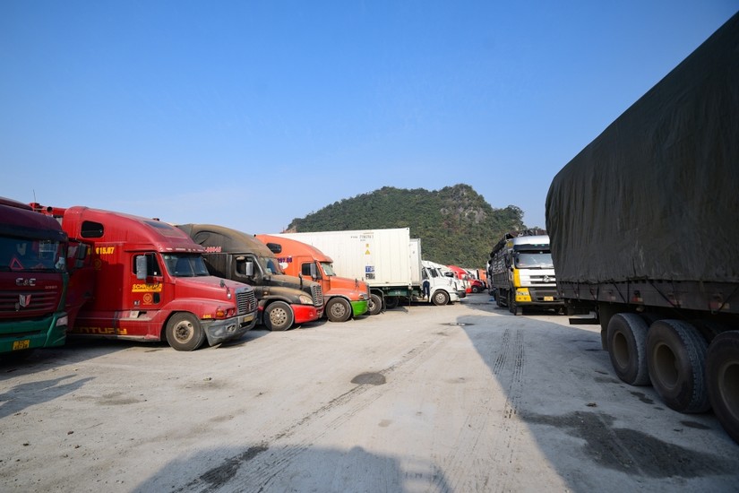 Trung Quốc lại thông báo tạm dừng thông quan tại cửa khẩu Lào Cai