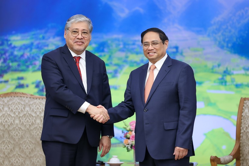 Thủ tướng Phạm Minh Chính và Bộ trưởng Ngoại giao Philippines Enrique A. Manalo. Ảnh: VGP
