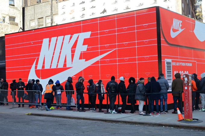 Nike báo cáo về tăng trưởng bị kìm hãm trong 2 quý, do sản xuất và vận chuyển hàng hóa bị đình trệ trên khắp thế giới.