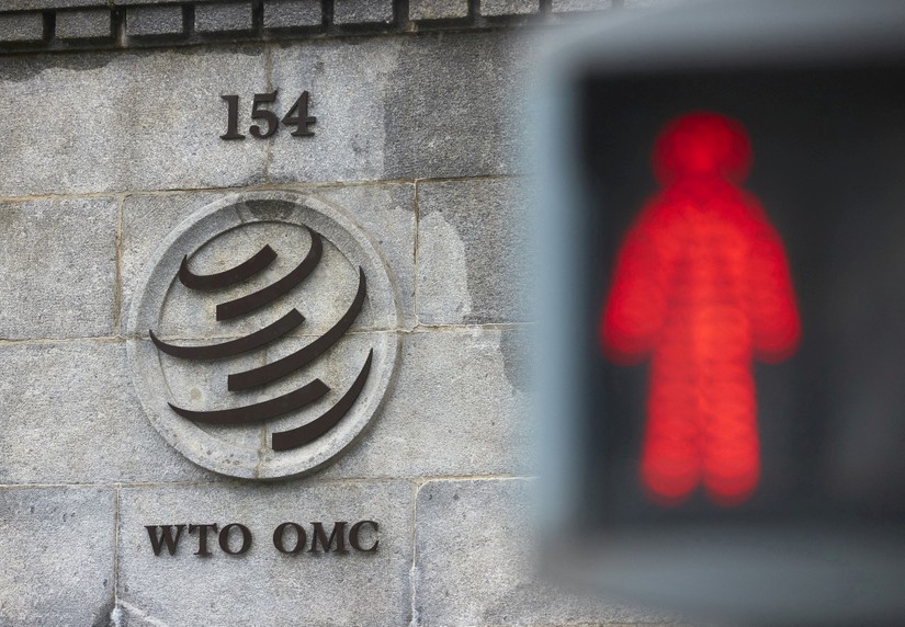 Một logo trên tòa nhà Tổ chức Thương mại thế giới (WTO) ở Geneva, Thụy Sỹ. Ảnh: Reuters