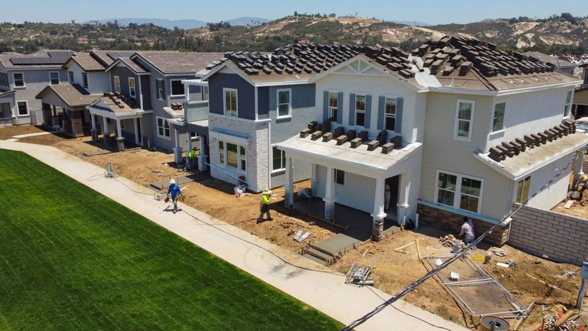 Dự án xây dựng nhà ở dành cho hộ gia đình do KB Home thực hiện, được xây dựng tại cộng đồng Valley Center, California, Mỹ, 2021. Ảnh: Reuters