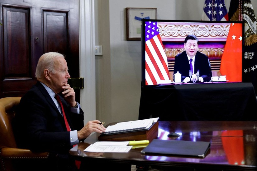 Tổng thống Mỹ Joe Biden có cuộc đối thoại trực tuyến với Chủ tịch Trung Quốc Tập Cận Bình, ngày 15/11/2021. Ảnh: Reuters