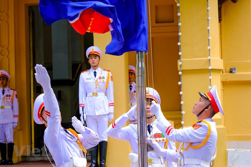 Lá cờ ASEAN tung bay tại trụ sở Bộ Ngoại giao. Ảnh: Vietnam+