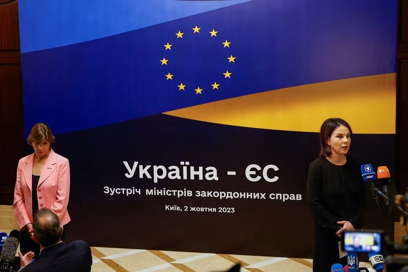 Cuộc họp bộ trưởng đầu tiên của EU được diễn ra tại nước bên ngoài khối. Ảnh: Reuters