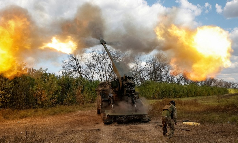 Binh sĩ Ukraine khai hỏa pháo tự hành 2S22 Bohdana tại Donetsk, ngày 13/9. Ảnh: Reuters
