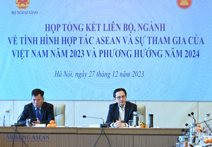 Thứ trưởng Ngoại giao Đỗ Hùng Việt chủ trì cuộc họp. Ảnh: Đỗ Thảo