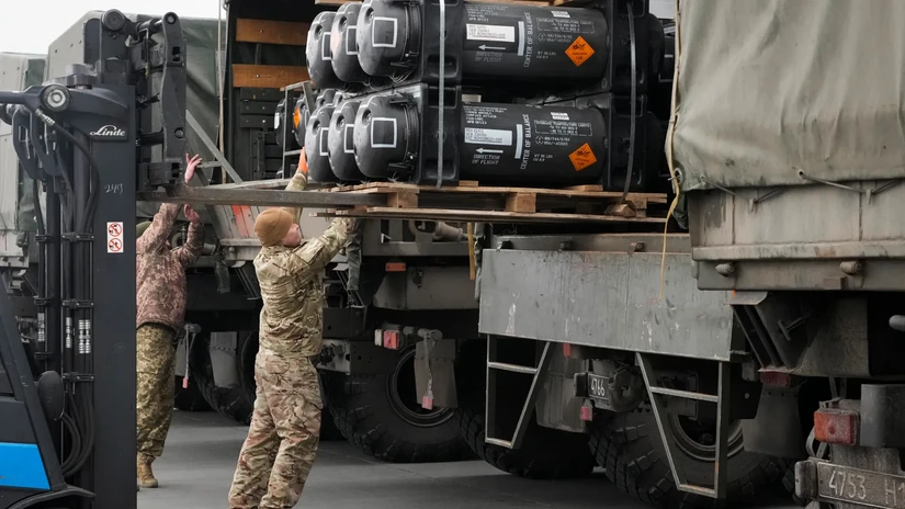 Xe tải chở FGM-148 Javelin, tên lửa chống tăng cầm tay do Mỹ cung cấp cho Ukraine. Ảnh: AFP