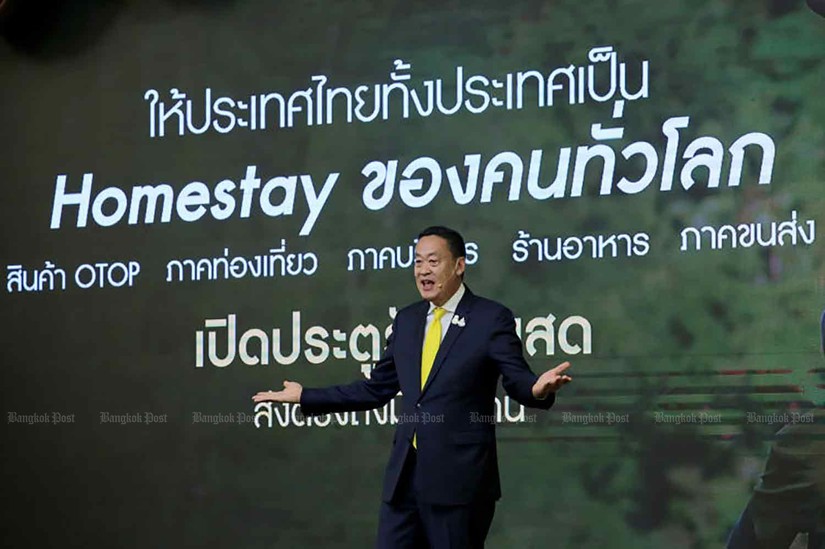 Thủ tướng Srettha Thavisin phát biểu trên sân khấu cuộc họp "Tầm nhìn Thái Lan", ngày 22/2. Ảnh: Bangkok Post