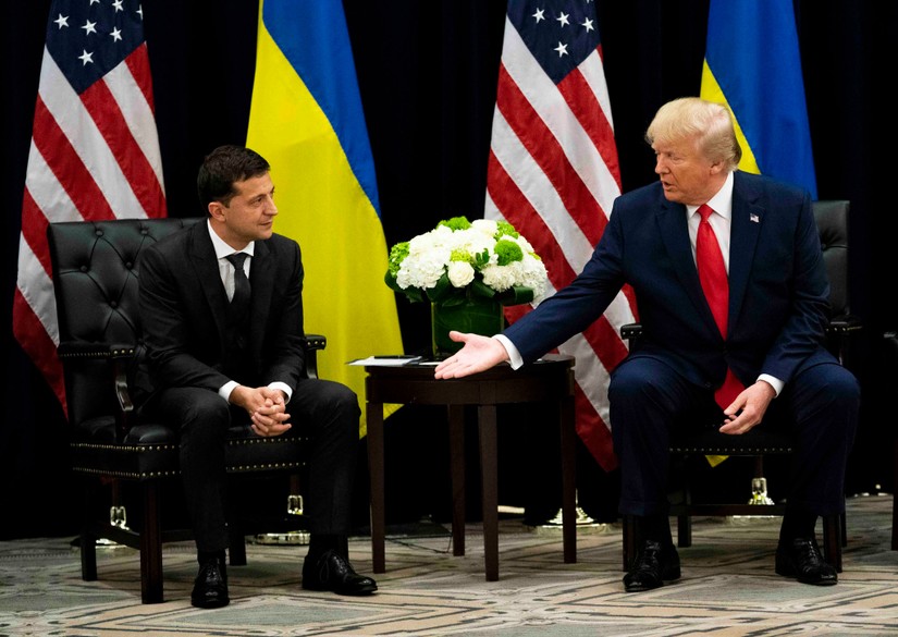 Cựu Tổng thống Mỹ Donald Trump và Tổng thống Ukraine Volodymyr Zelensky tại cuộc gặp ở New York, Mỹ, tháng 9/2019. Ảnh: New York Times