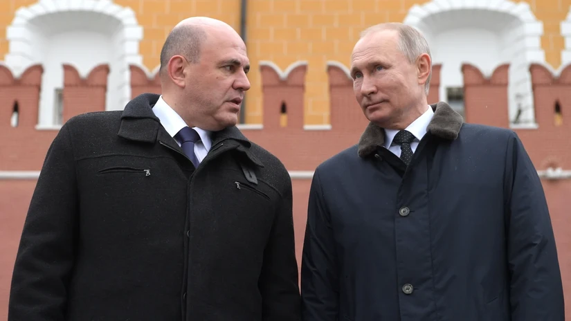 Thủ tướng Nga Mikhail Mishustin (trái) và Tổng thống Nga Vladimir Putin (phải). Ảnh: RTE
