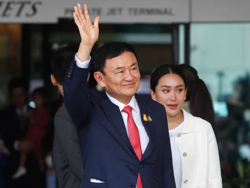 Cựu Thủ tướng Thái Lan Thaksin Shinawatra tại sân bay Don Mueang, Bangkok, Thái Lan, ngày 22/8/2023. Ảnh: Guardian