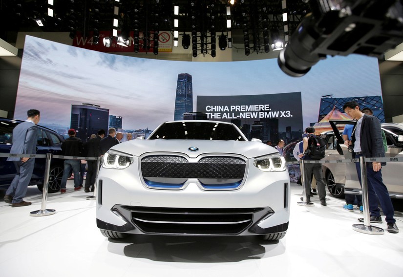 Những ô tô có động cơ dung tích 2.5 lít trở lên có thể bị áp mức thuế nhập khẩu mới ở Trung Quốc. Ảnh: Reuters. 