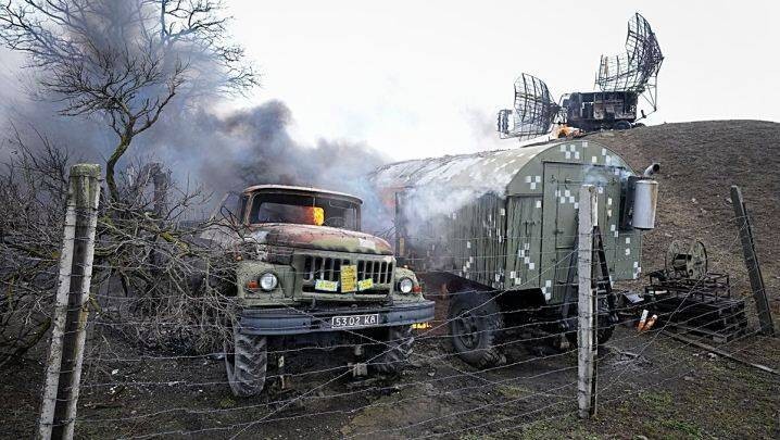 Một đơn vị radar của Ukraine tại Mariupol bị quân đội Nga tấn công. Ảnh: AP
