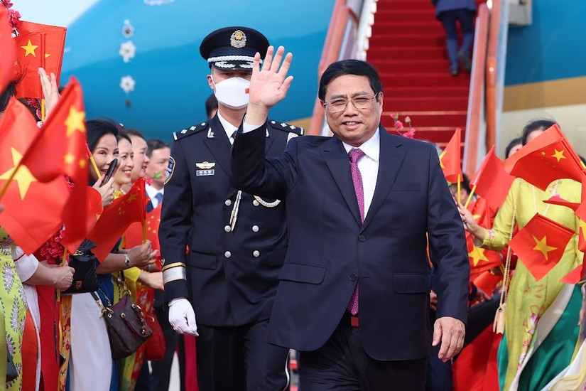 Thủ tướng Chính phủ Phạm Minh Chính tới sân bay Bắc Kinh, bắt đầu chuyến thăm chính thức Trung Quốc. Ảnh: Chinhphu.vn