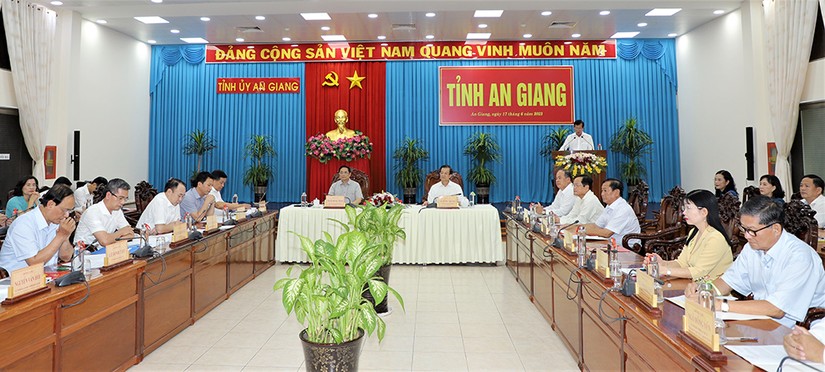 Thủ tướng Phạm Minh Chính làm việc với Ban Thường vụ Tỉnh ủy An Giang. Ảnh: Báo An Giang