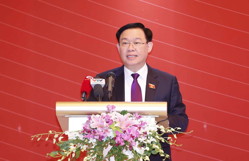 Chủ tịch Quốc hội Vương Đình Huệ phát biểu tại Diễn đàn chính sách đối ngoại. Ảnh: Quochoi.vn