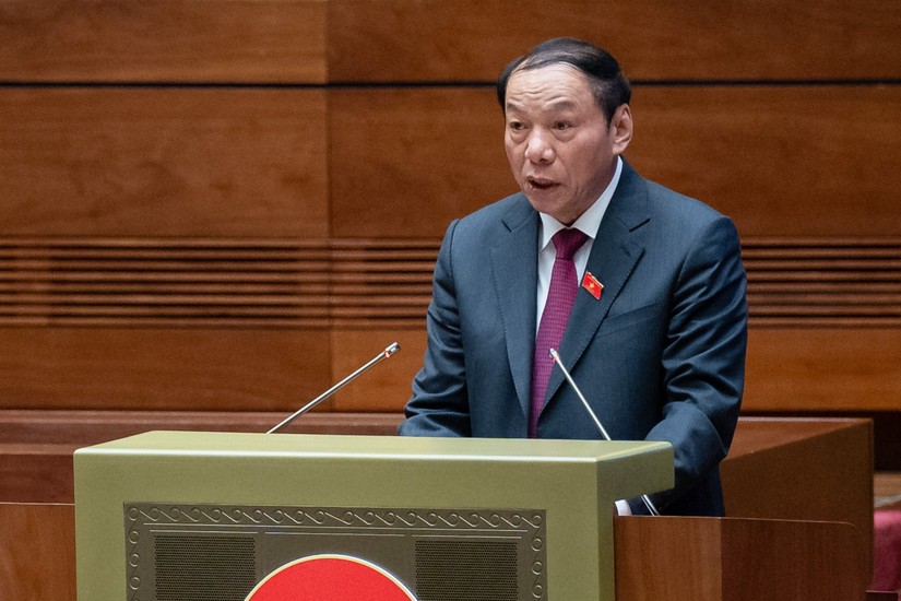 Bộ trưởng Bộ VH-TT&DL Nguyễn Văn Hùng trình bày trước Quốc hội.