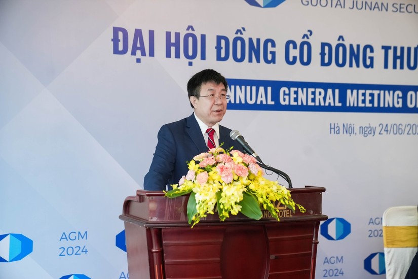 Ông Wang Jun Hong - Chủ tịch HĐQT Chứng khoán Guotai Junan Việt Nam phát biểu tại đại hội.
