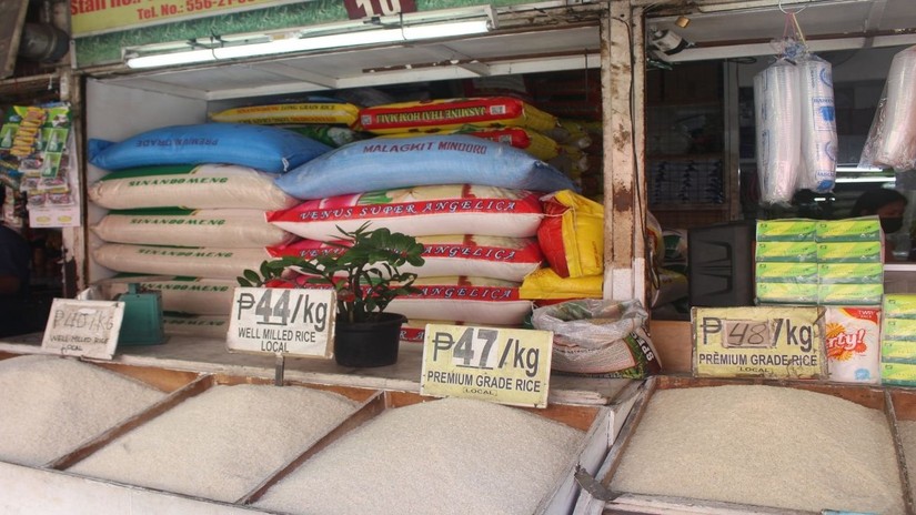 Mức giá bán lẻ một số mặt hàng gạo tại Philippines thời điểm tháng 9/2022 (giá bán lẻ thời điểm hiện tại đã tăng lên 54 – 60 pesos/kg). Ảnh: Thương vụ Việt Nam tại Philippines