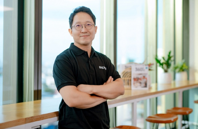 Ông Jinwoo Song có hơn 15 năm kinh nghiệm tư vấn chiến lược và lãnh đạo những công ty hàng đầu tại Hàn Quốc