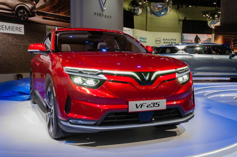 Mẫu xe điện VF e35 của Vinfast tại triển lãm ô tô Los Angeles 2021. Ảnh: Motor Authority