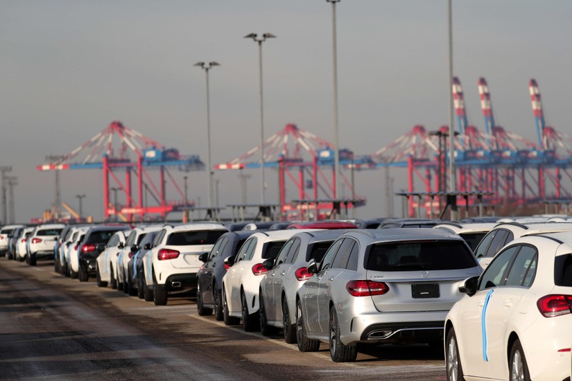 Tắc nghẽn đơn hàng ô tô tại cảng xuất nhập chính của Đức
