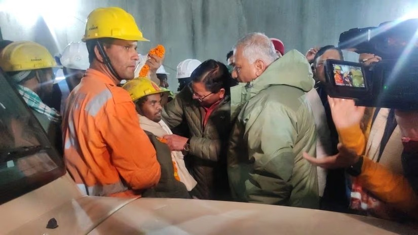 Hình ảnh các công nhân được giải cứu tại bang Uttarakhand, Ấn Độ ngày 28/11/2023. Ảnh: Reuters