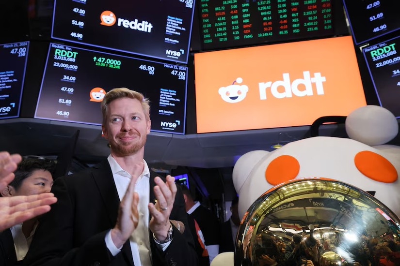 Giám đốc điều hành của Reddit Steve Huffman Sở giao dịch chứng khoán New York (NYSE) ngày 21/3/2024. Ảnh: Reuters