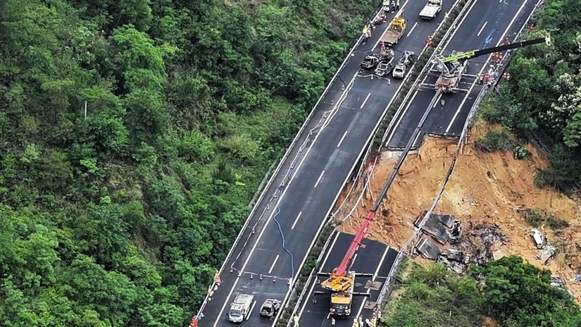 Hình ảnh đoạn đường cao tốc bị sập tại Mai Châu, Quảng Đông, Trung Quốc. Ảnh: Tân Hoa Xã