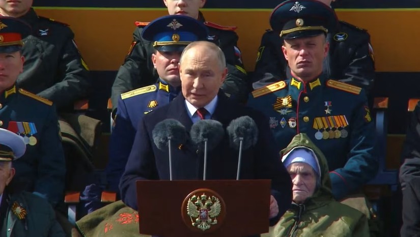 Tổng thống Nga Vladimir Putin phát biểu tại lễ duyệt binh đánh dấu 79 năm chiến thắng Đức Quốc xã trong Thế chiến thứ 2 tại Quảng trường Đỏ ở Moscow, Nga, ngày 9/5/2024. Ảnh: Reuters