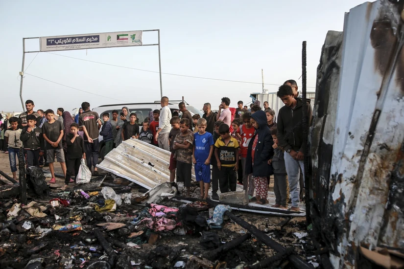 Thiệt hại sau một cuộc tấn công của Israel tại Rafah, phía nam Gaza ngày 27/5/2024. Ảnh: AP