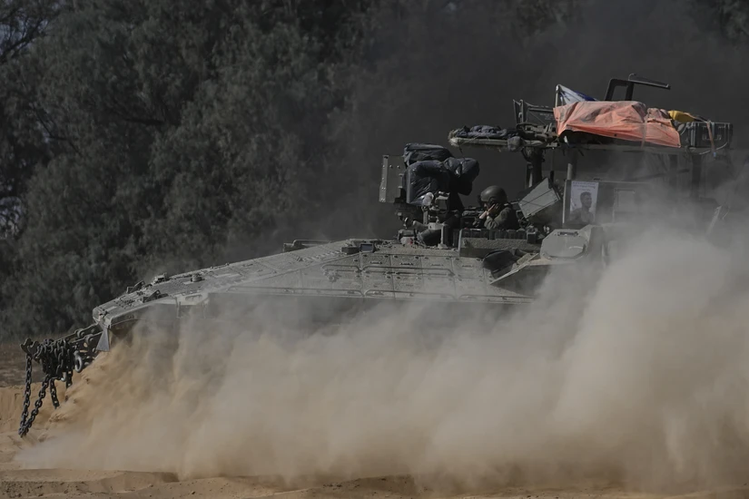 Thiết bị quân sự của Israel gần biên giới Israel - Gaza ngày 12/6/2024. Ảnh: AP