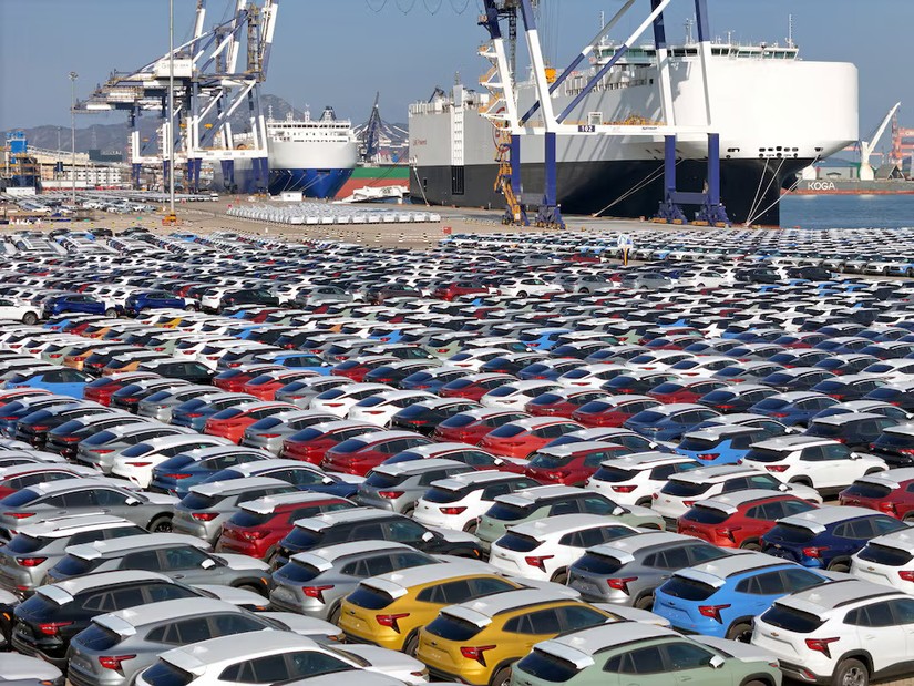 Ô tô xuất khẩu tại cảng Yên Đài, tỉnh Sơn Đông, Trung Quốc. Ảnh: China Daily