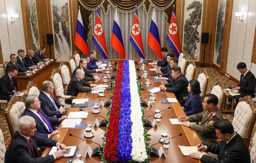Phái đoàn Nga và Triều Tiên tiến hành thảo luận tại Bình Nhưỡng, Triều Tiên ngày 19/6/2024. Ảnh: Văn phòng Thông tin và Báo chí của Tổng thống Nga.